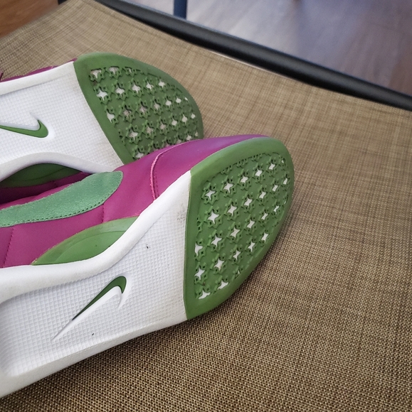 Women Nike Sneakers - Picture 5 of 7